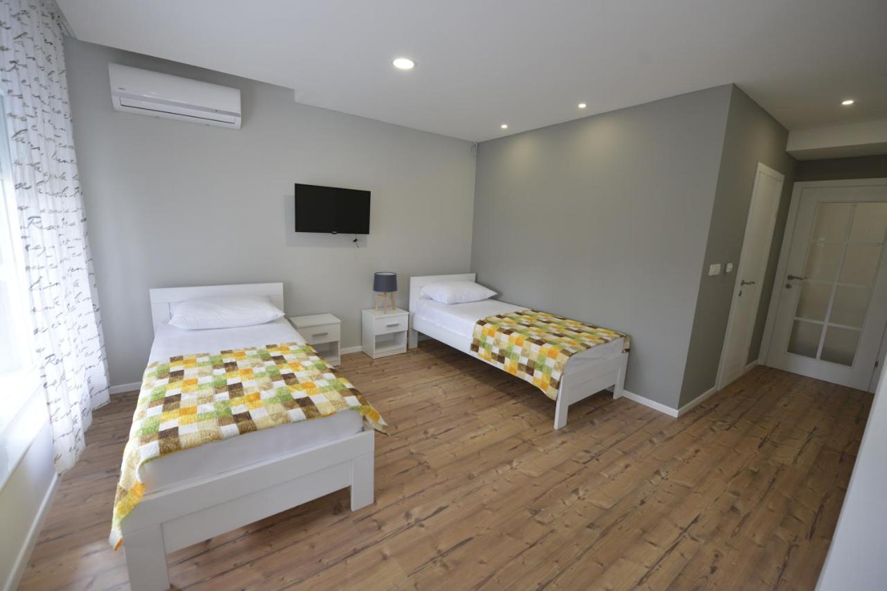 Villa Flower With Free Onsite Parking 모스타르 외부 사진