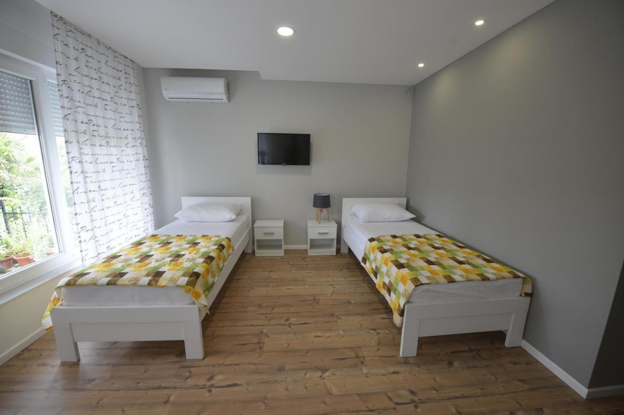 Villa Flower With Free Onsite Parking 모스타르 외부 사진